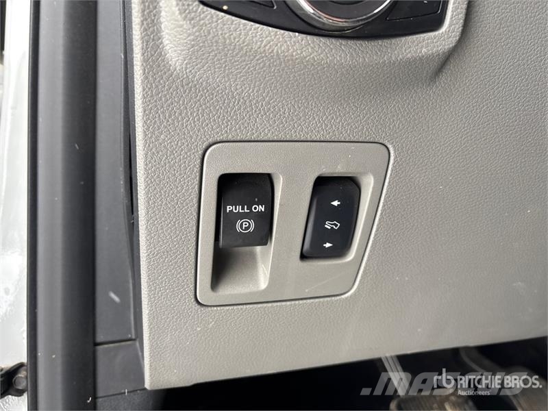 Ford F-150 XLT 4x4 Crew Cab Pickup أخرى