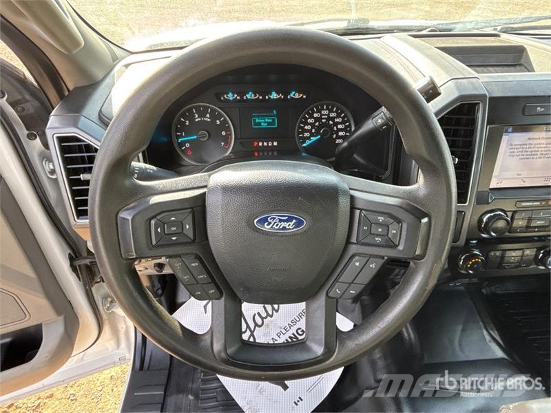 Ford F-150 XLT 4x4 Crew Cab Pickup Muu