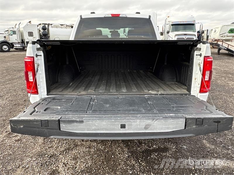 Ford F-150 XLT 4x4 Crew Cab Pickup Muu