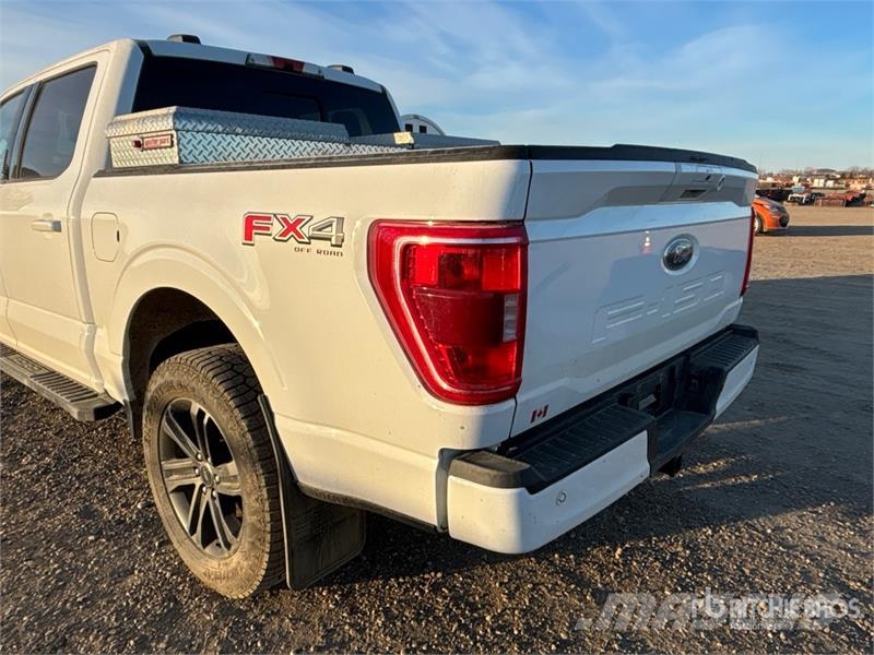 Ford F-150 XLT 4x4 Crew Cab Pickup أخرى