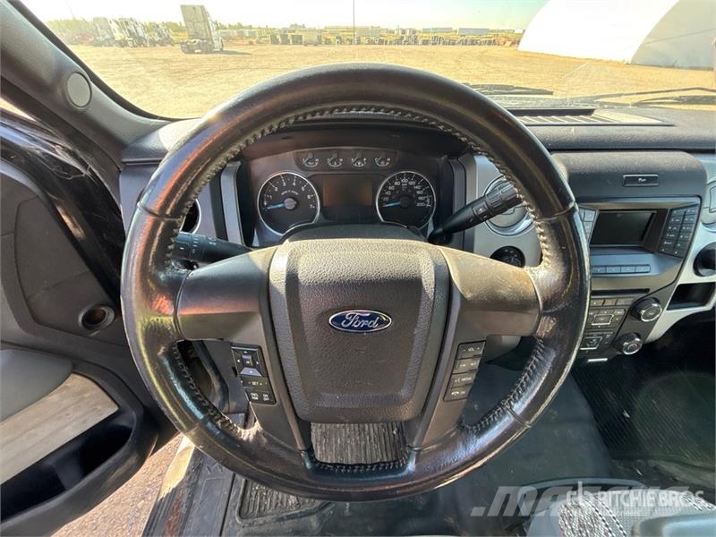 Ford F-150 XLT 4x4 Crew Cab Pickup Muu