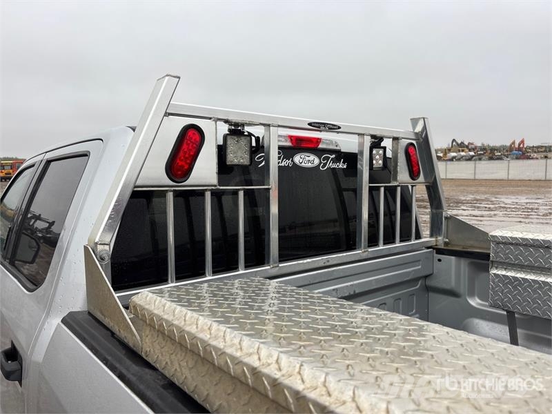 Ford F-150 XLT 4x4 Crew Cab Pickup Ostalo