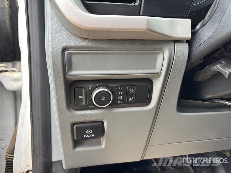 Ford F-150 XLT 4x4 Crew Cab Pickup Muu