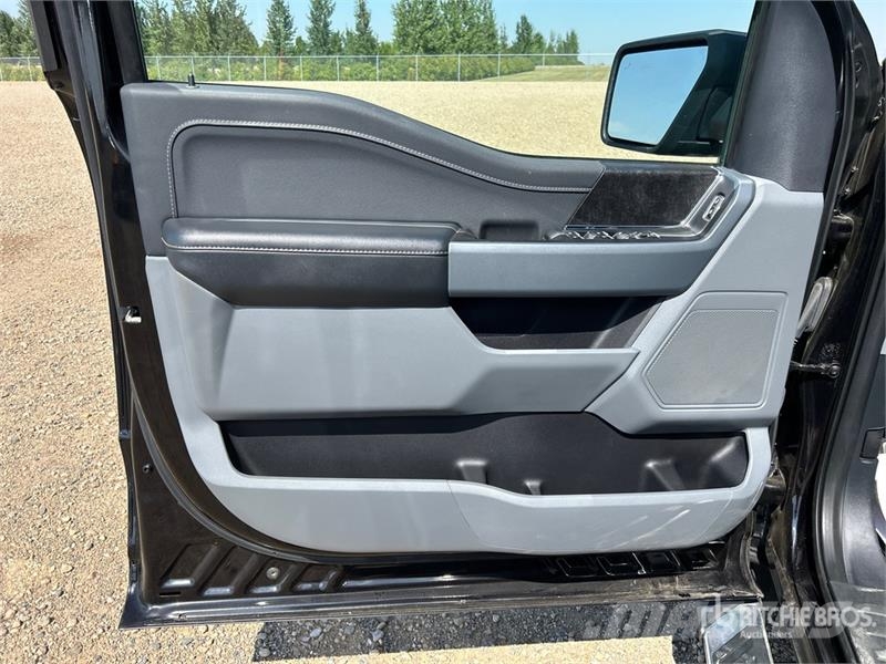Ford F-150 XLT 4x4 Crew Cab Pickup Ostalo