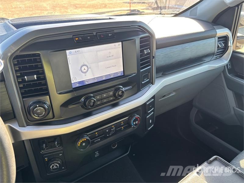 Ford F-150 XLT 4x4 Crew Cab Pickup Egyéb