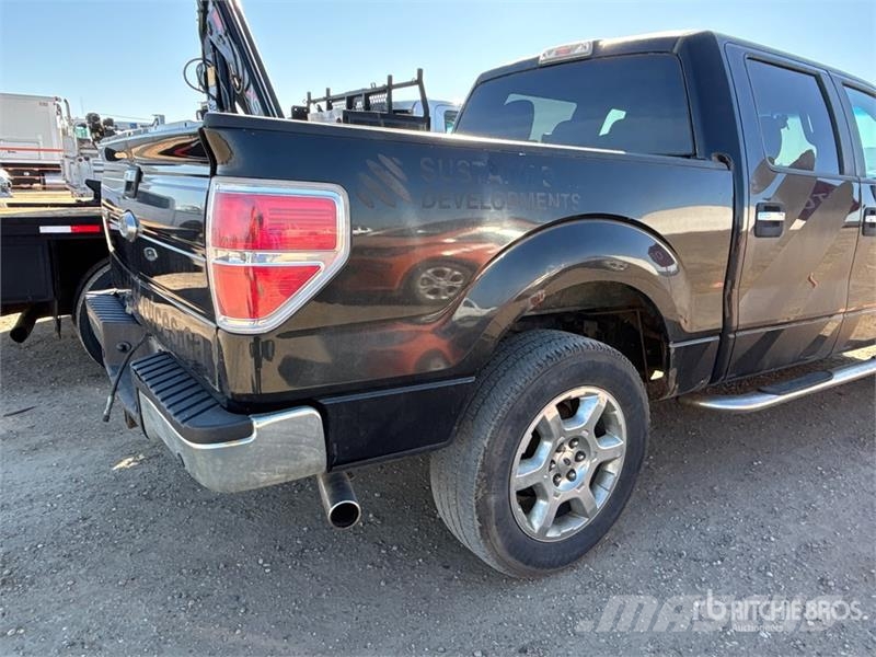 Ford F-150 XLT 4x4 Crew Cab Pickup Muu