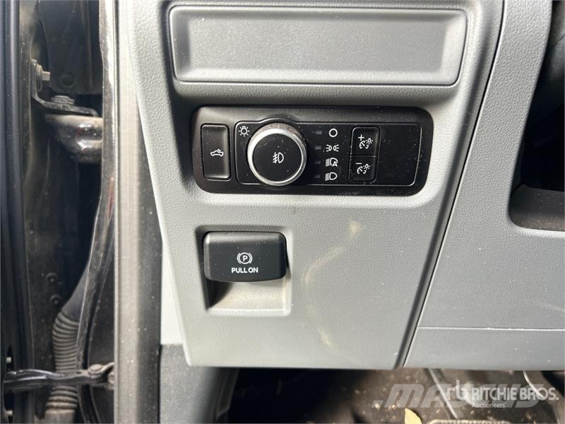Ford F-150 XLT 4x4 Crew Cab Pickup Muu