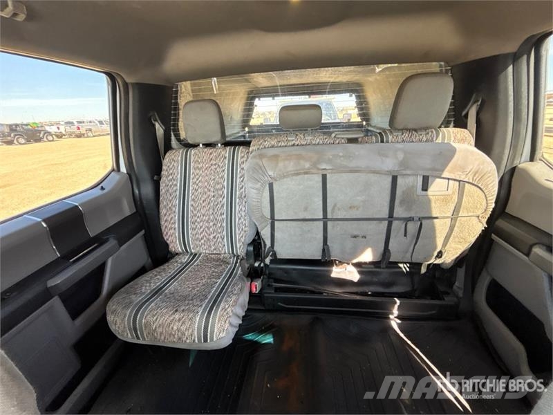 Ford F-150 XLT 4x4 Crew Cab Pickup أخرى