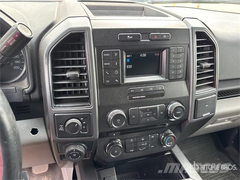 Ford F-150 XLT 4x4 Crew Cab Pickup Інше