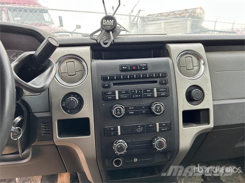 Ford F-150 XLT 4x4 Crew Cab Pickup (Inoperable) أخرى