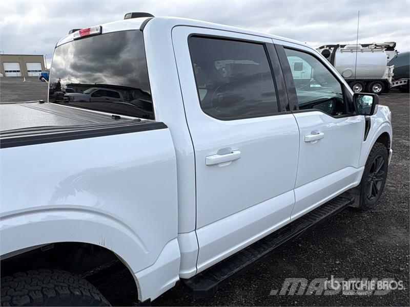 Ford F-150 XLT 4x4 Crew Cab Pickup Muu
