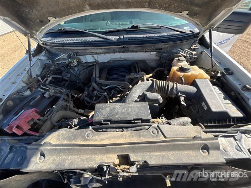Ford F-150 XLT 4x4 Crew Cab Pickup Други