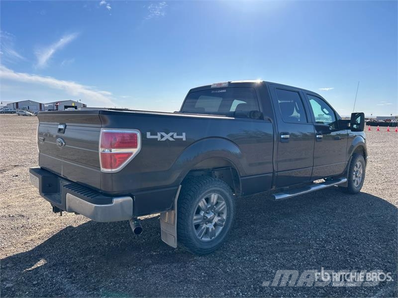 Ford F-150 XLT 4x4 Crew Cab Pickup Egyéb