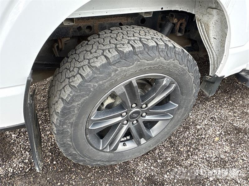 Ford F-150 XLT 4x4 Crew Cab Pickup Muu