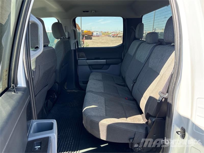 Ford F-150 XLT 4x4 Crew Cab Pickup Otros