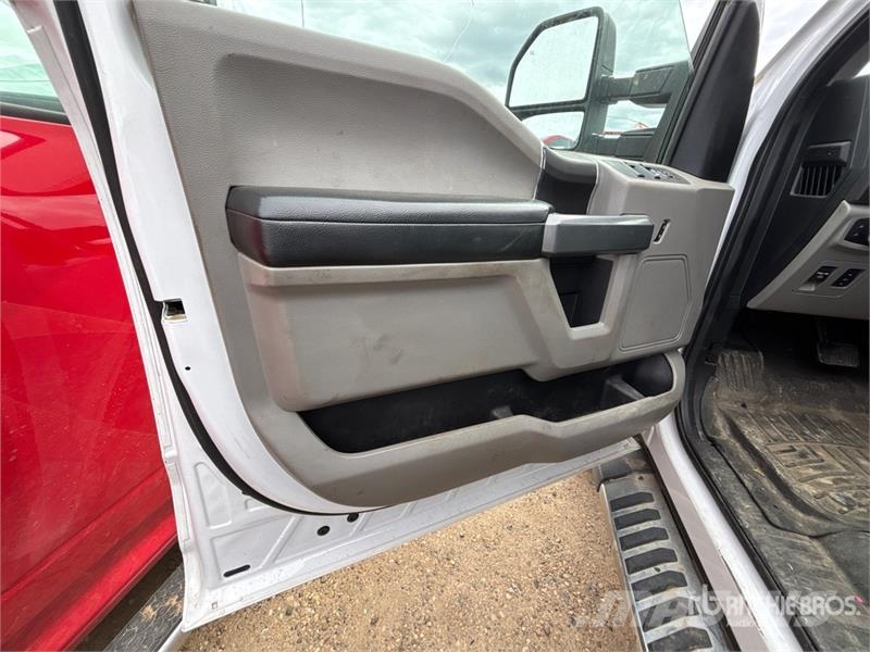 Ford F-150 XLT 4x4 Crew Cab Pickup Інше