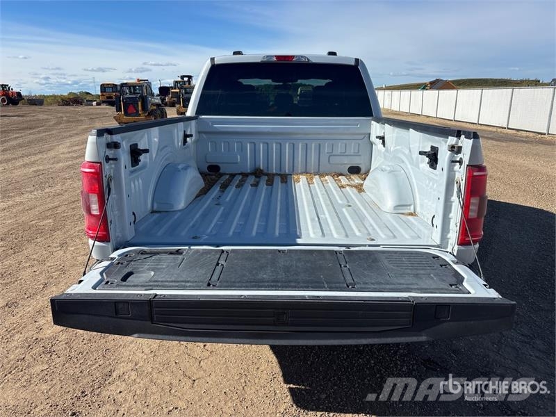 Ford F-150 XLT 4x4 Crew Cab Pickup Kita