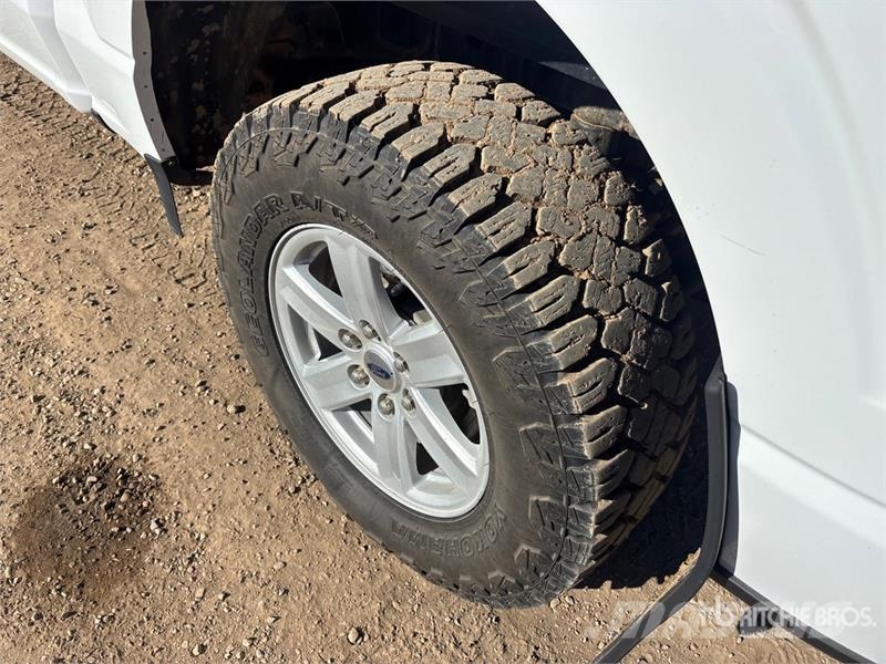 Ford F-150 XLT 4x4 Crew Cab Pickup Muu