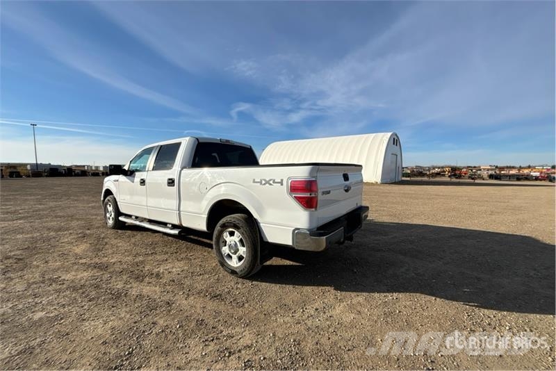 Ford F-150 XLT 4x4 Crew Cab Pickup Muu