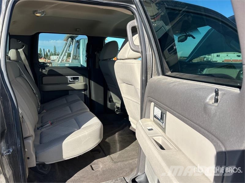 Ford F-150 XLT 4x4 Crew Cab Pickup Egyéb