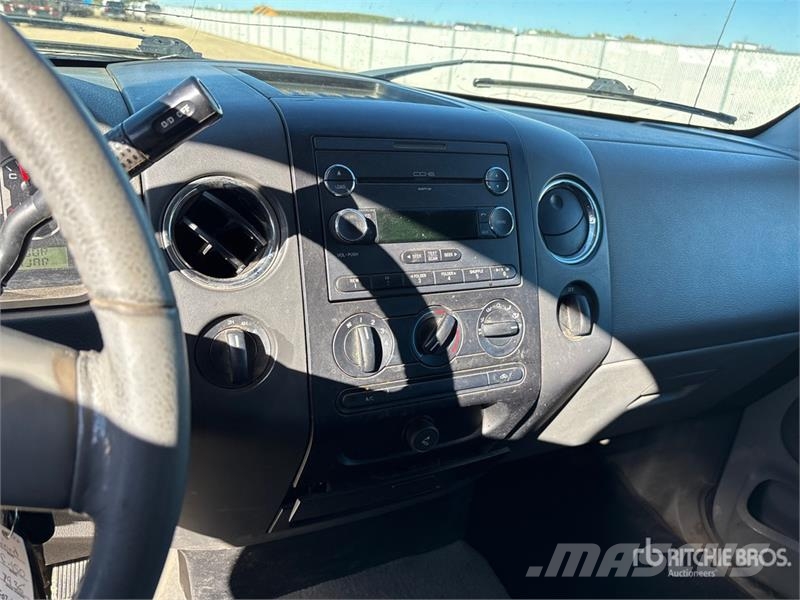 Ford F-150 XLT 4x4 Crew Cab Pickup أخرى