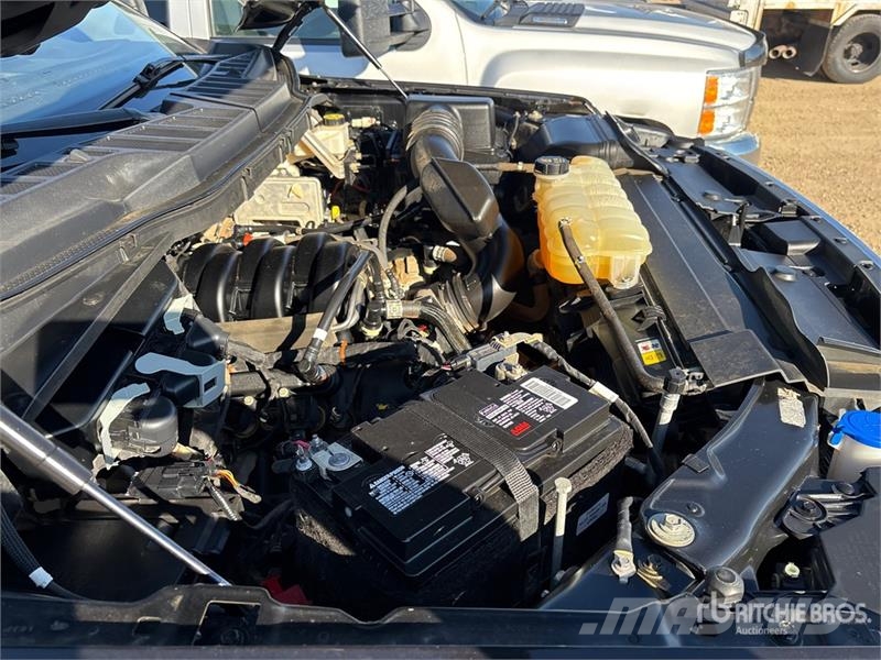 Ford F-150 XLT 4x4 Crew Cab Pickup Egyéb