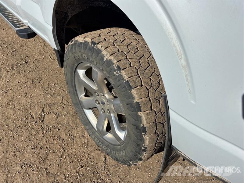 Ford F-150 XLT 4x4 Crew Cab Pickup Kita