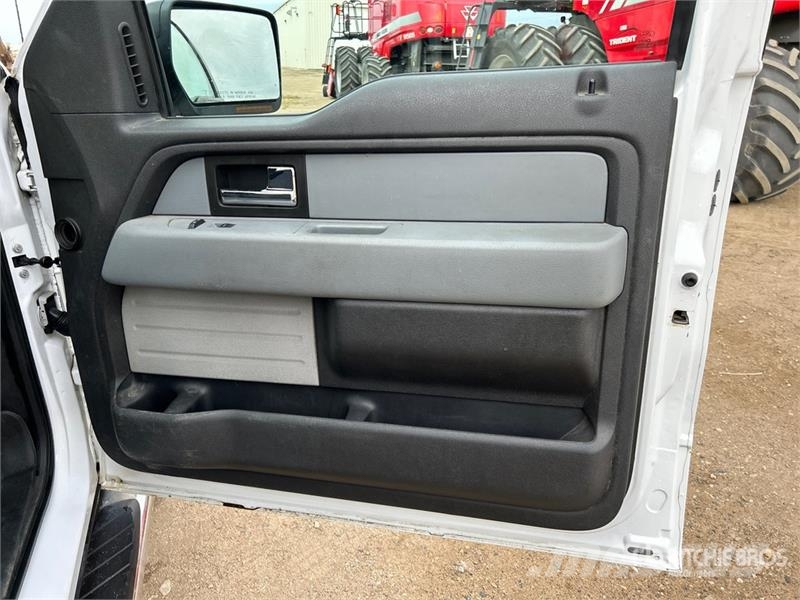Ford F-150 XLT 4x4 Crew Cab Pickup Drugi