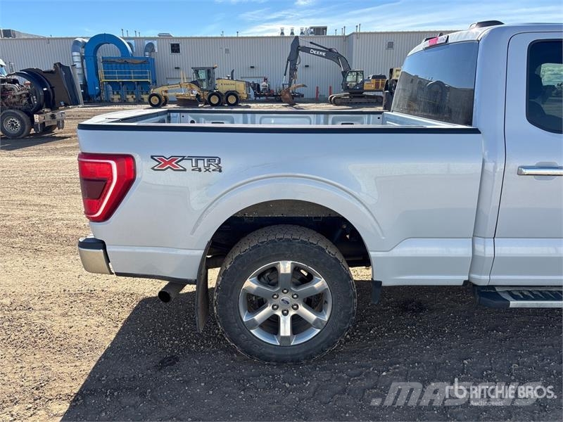 Ford F-150 XLT 4x4 Crew Cab Pickup Kita