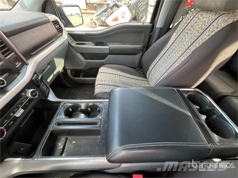 Ford F-150 XLT 4x4 Crew Cab Pickup Muu