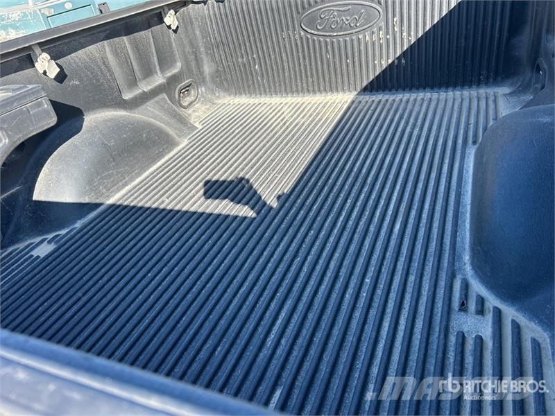 Ford F-150 XLT 4x4 Crew Cab Pickup Egyéb