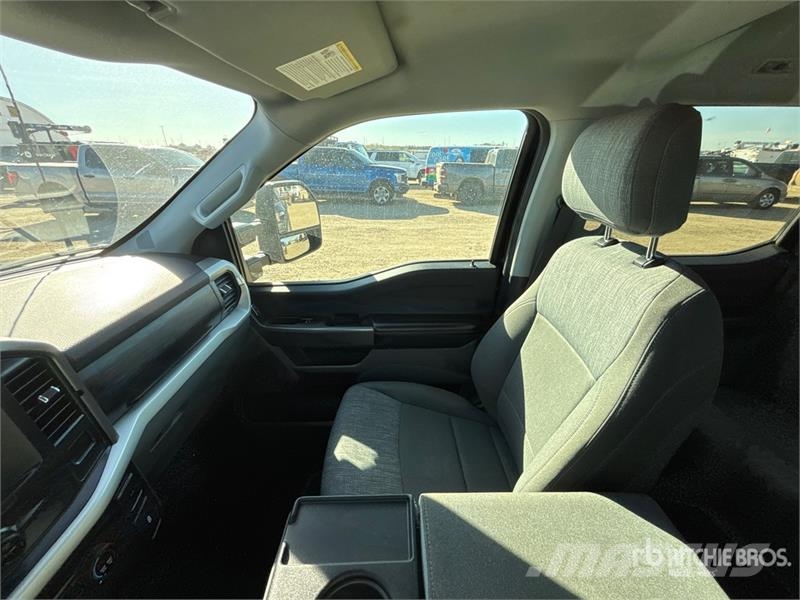 Ford F-150 XLT 4x4 Crew Cab Pickup Egyéb