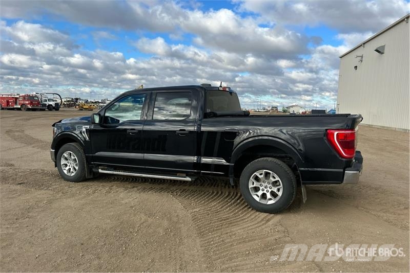Ford F-150 XLT 4x4 Crew Cab Pickup Muu