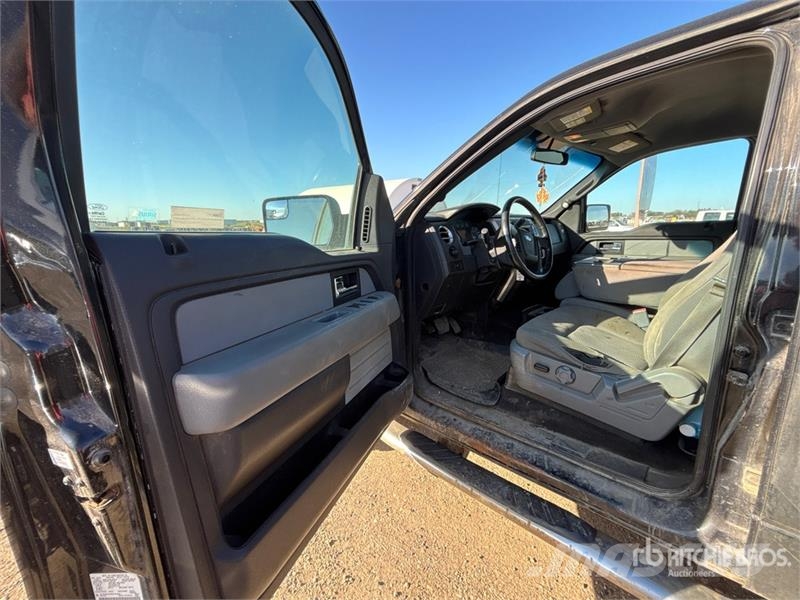Ford F-150 XLT 4x4 Crew Cab Pickup Muu
