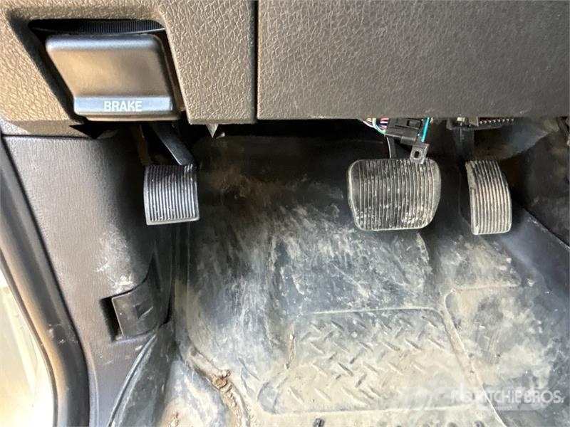 Ford F-150 XLT 4x4 Crew Cab Pickup Muu