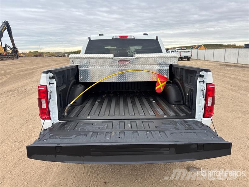 Ford F-150 XLT 4x4 Crew Cab Pickup Andere Transporter