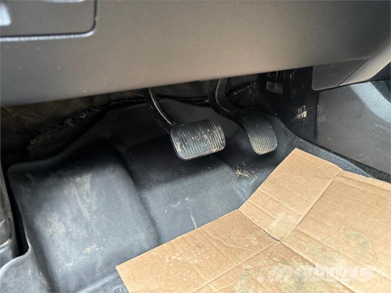 Ford F-150 XLT 4x4 Crew Cab Pickup Muu