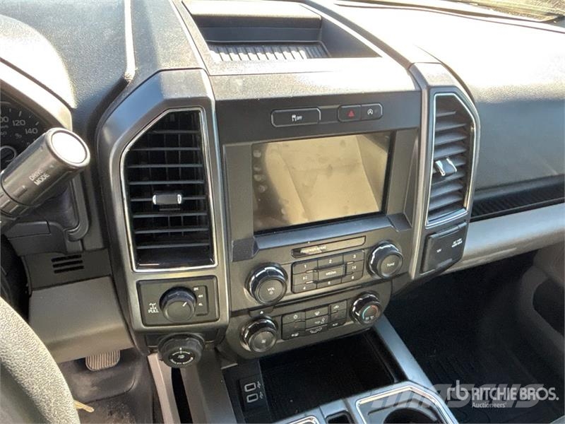 Ford F-150 XLT 4x4 Crew Cab Pickup Kita