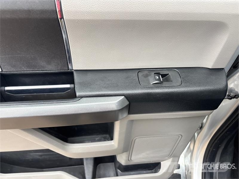 Ford F-150 XLT 4x4 Crew Cab Pickup Ostalo