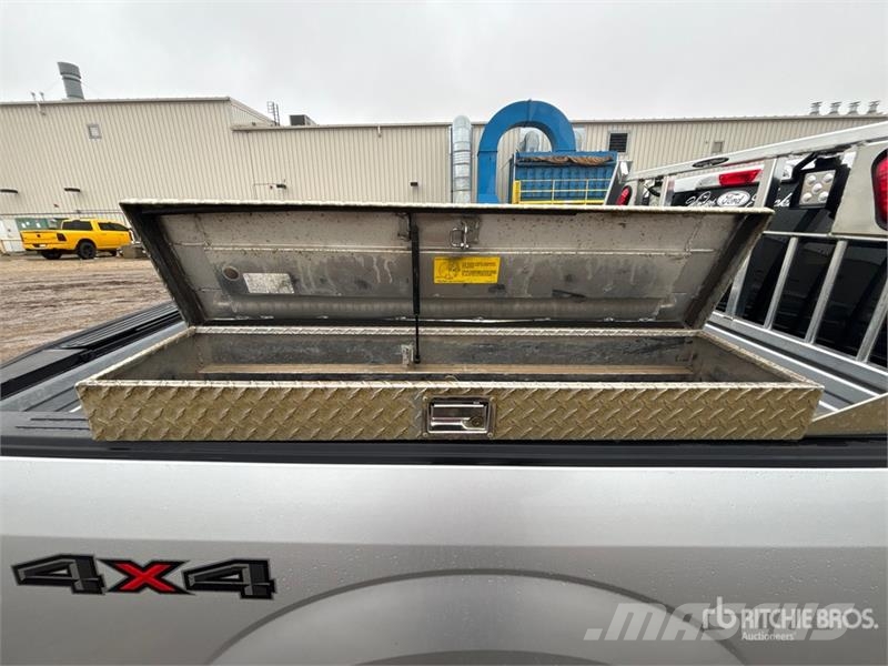 Ford F-150 XLT 4x4 Crew Cab Pickup Ostalo