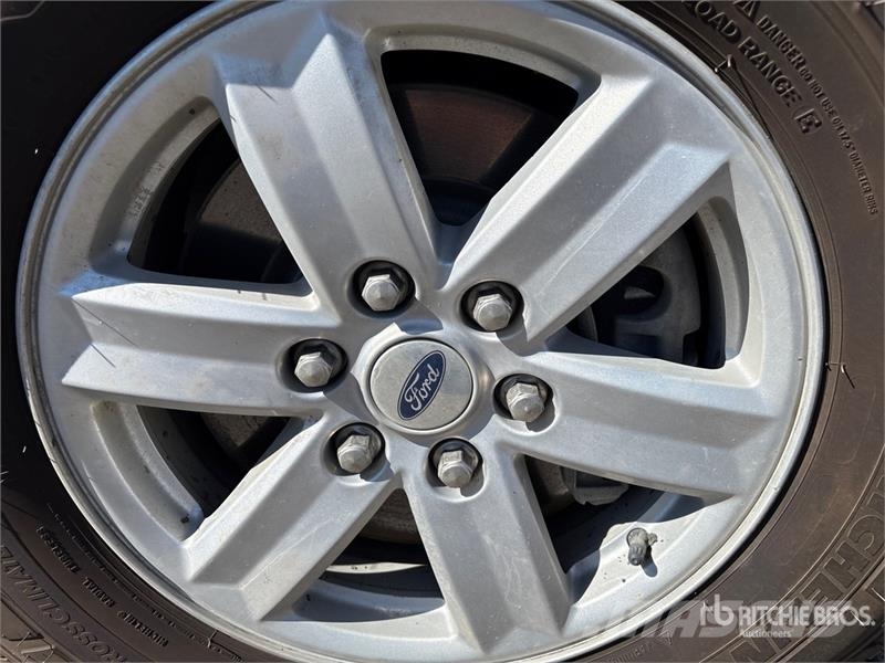 Ford F-150 XLT 4x4 Crew Cab Pickup Otros