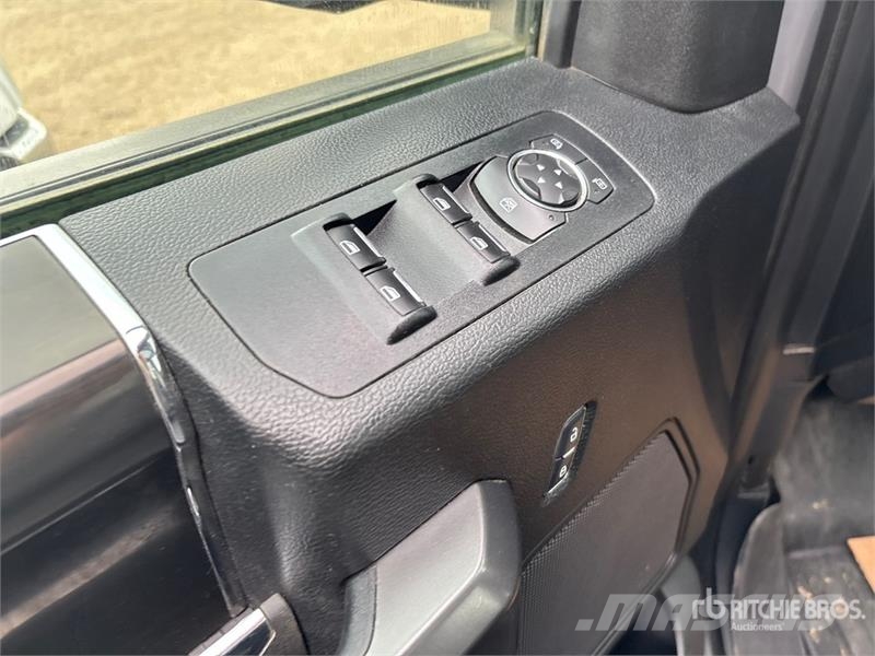 Ford F-150 XLT 4x4 Crew Cab Pickup Muu