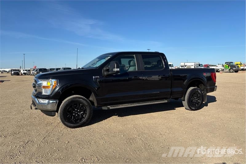 Ford F-150 XLT 4x4 Crew Cab Pickup Egyéb