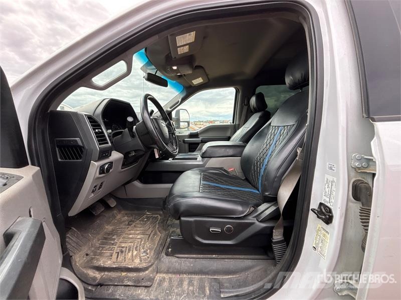 Ford F-150 XLT 4x4 Crew Cab Pickup Інше