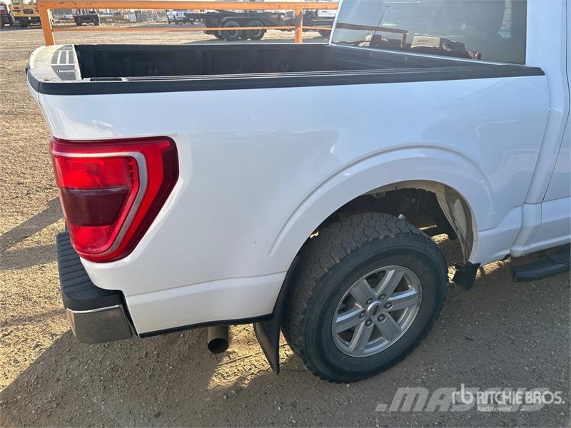 Ford F-150 XLT 4x4 Crew Cab Pickup Ostalo
