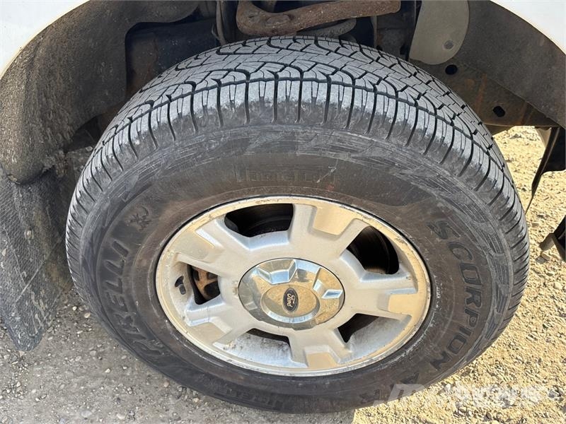 Ford F-150 XLT 4x4 Crew Cab Pickup Muu