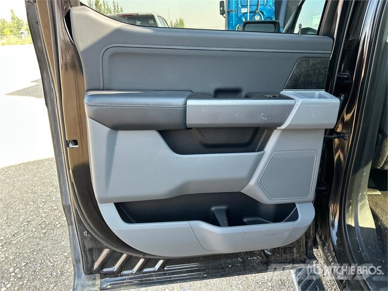 Ford F-150 XLT 4x4 Crew Cab Pickup Ostalo