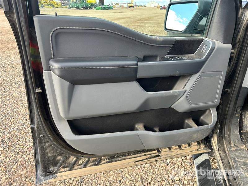 Ford F-150 XLT 4x4 Crew Cab Pickup Muu