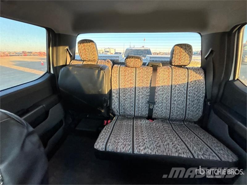 Ford F-150 XLT 4x4 Crew Cab Pickup أخرى