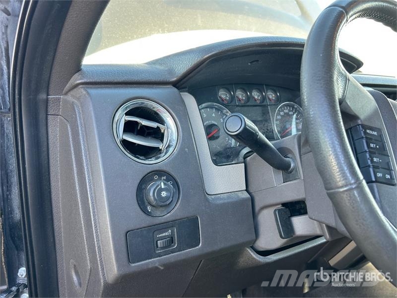 Ford F-150 XLT 4x4 Crew Cab Pickup Egyéb